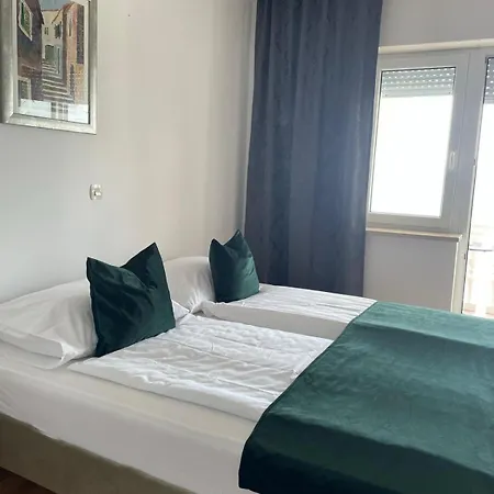 Hotel Erin's 3*